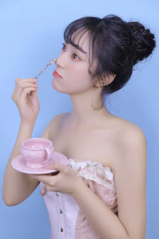 紫黑色